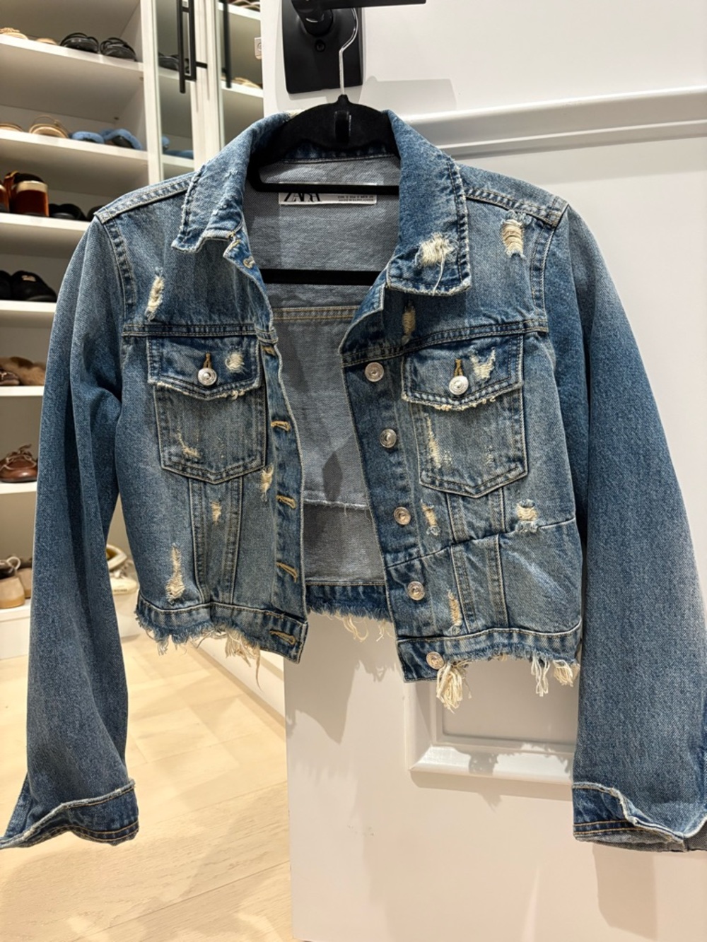 Women’s Zara distressed Jean jacket cropped size small